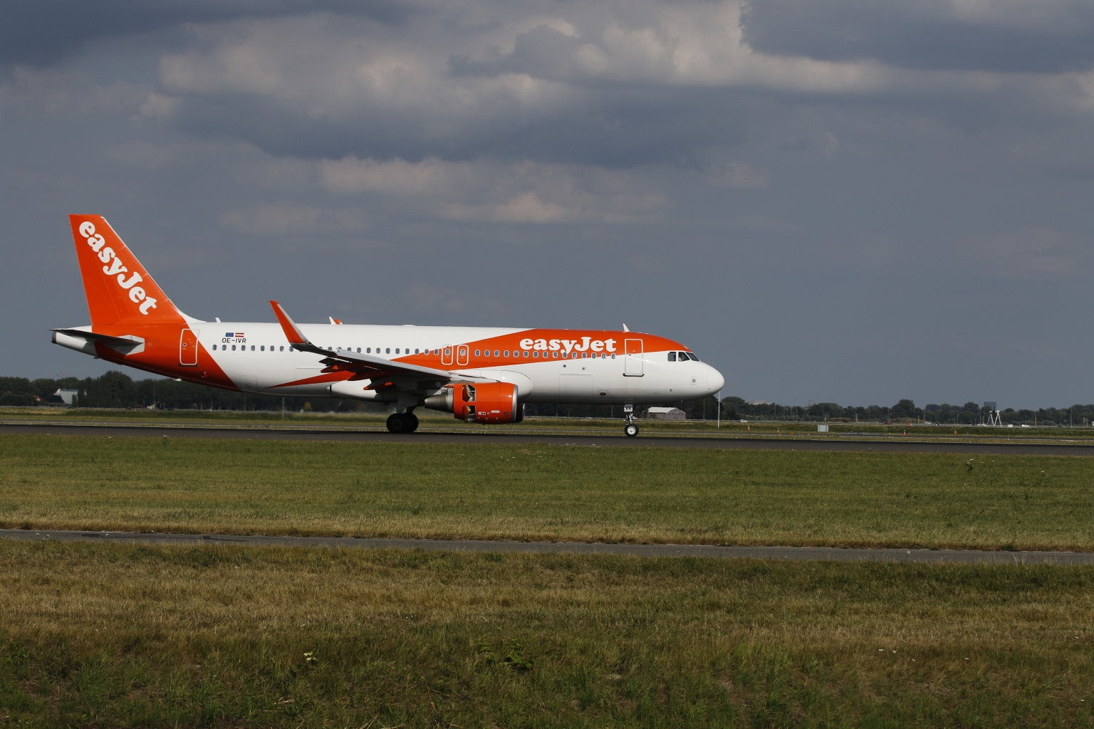 Preview EasyJet OE-IVR Airbus A320-214 (4).JPG